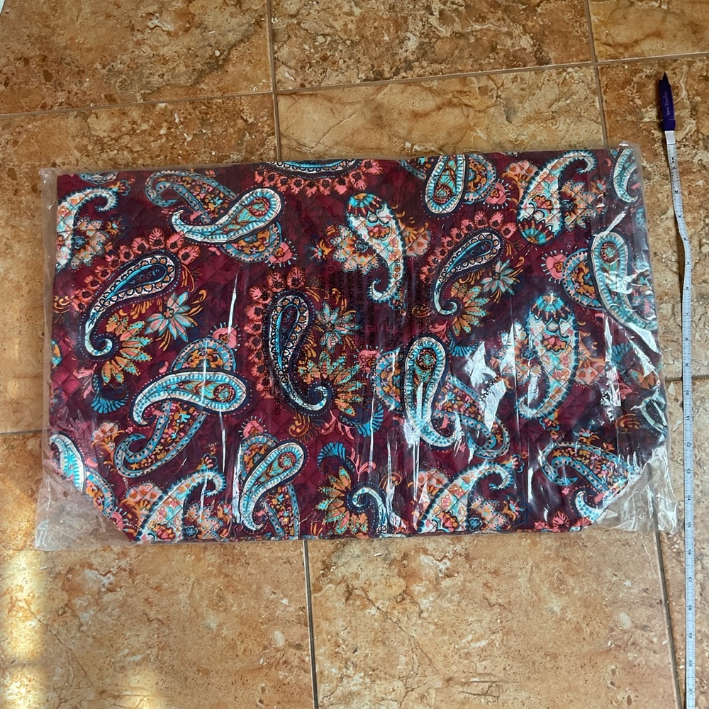 VERA BRADLEY GRAND TOTE NEW